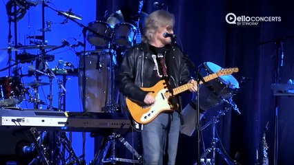 Daryl Hall & John Oates - Maneater (Live at The Sydney Entertainment Centre)