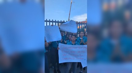 Empleados de Dulce Hogar protestan para que la tienda sea abierta