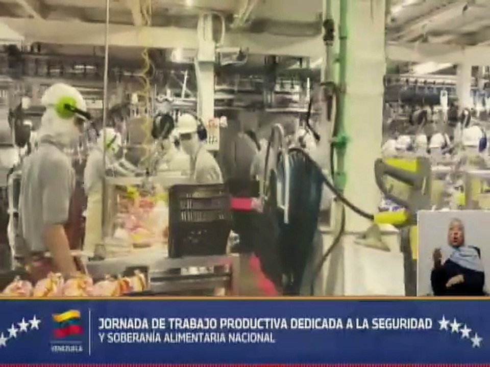 Presidente Nicolás Maduro recorre los espacios de Industrias Pollo Premium