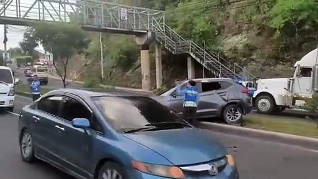 Así quedó camioneta accidentada en bulevar Fuerzas Armadas