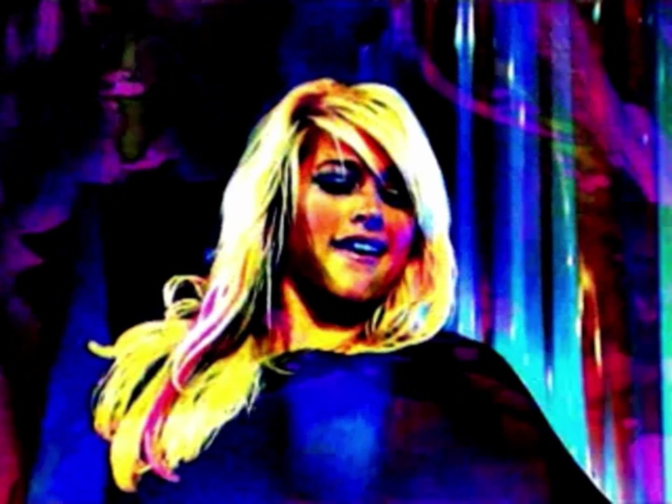 Kelly Kelly 1st Titantron (Holla V1) [2006-2007]