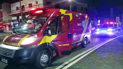 Homem é socorrido após ser esfaqueado nas costas na Praça da Bíblia