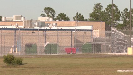 [속보] 미 구금 시설 앞 버스 8대 대기...오후 3시쯤 출발 예상 / YTN