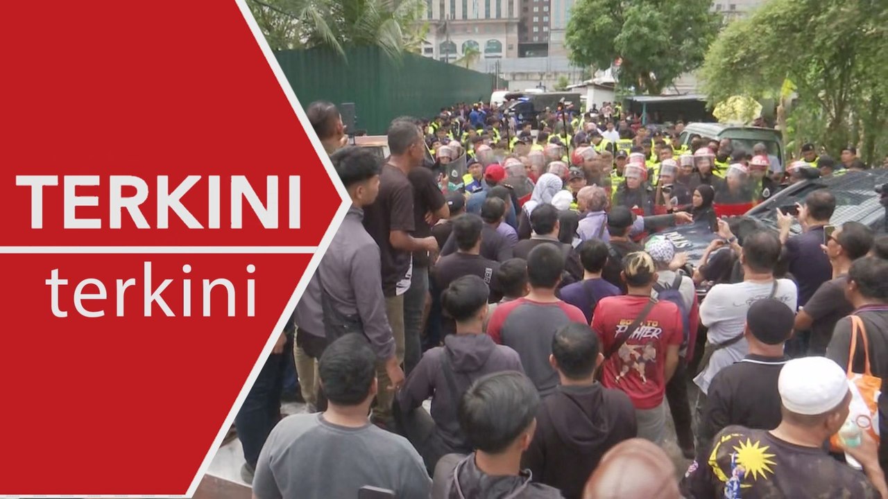 [TERKINI] Protes Kg Sg Baru: Ketua Polis Dang Wangi cedera, muka berlumuran darah
