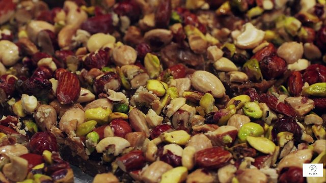 👉 “Foods Over 60 Must Avoid Candy & Chocolate Bars – Empty Calories, Little Nutrition”