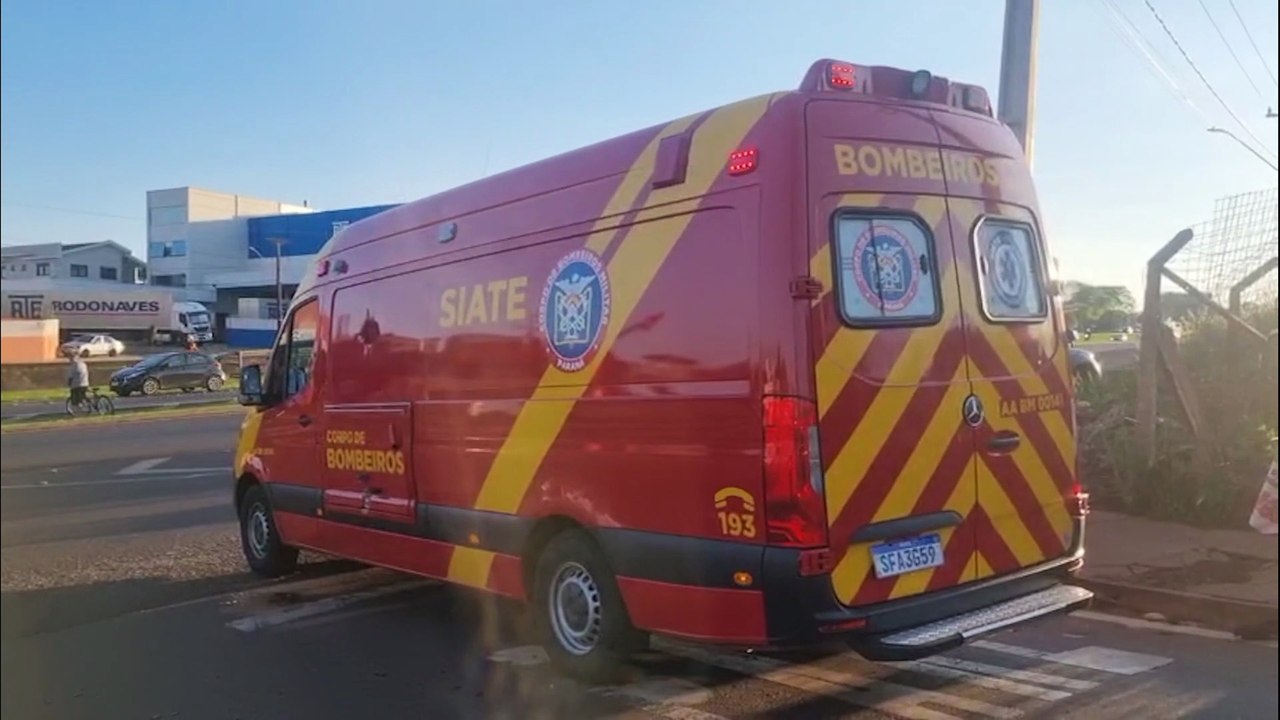 Jovem de 23 anos fica ferido após colisão entre carro e moto às margens da BR-277