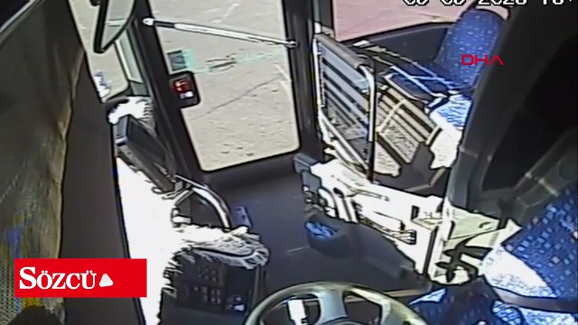 El freni çekilmeyen otobüs, başka otobüse çarptı; kaza kamerada