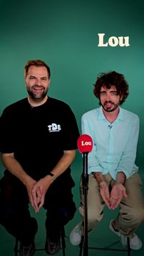 Parmi les deux humoristes Eric et Quentin se cache un papa…Selon vous, duquel s’agit-il ? 🍼Retrouvez le spectacle Papa pas papa, à partir du 22 septembre au théâtre La Contrescarpe.