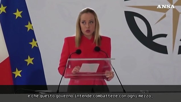 Migranti, Meloni: Governo non si rassegna, combattiamo traffico di esseri umani