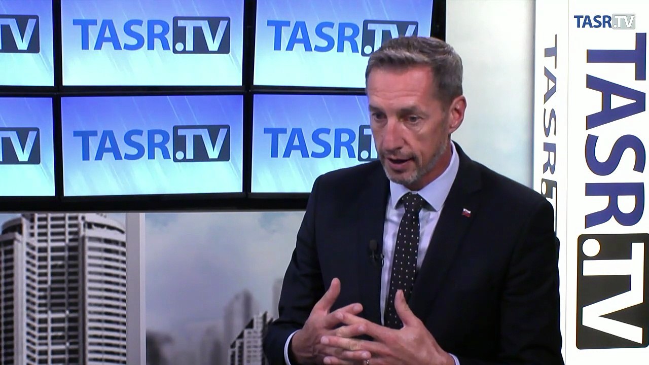 MAJERSKÝ: Hrádza proti progresivizmu sa premiérovi Ficovi rúca