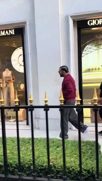 Drake goes shopping in Paris