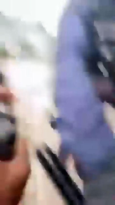 Bloquons tout - Des lycéens de Paul-Louis Courier, à Tours, délogés d'un blocus à coups de matraques