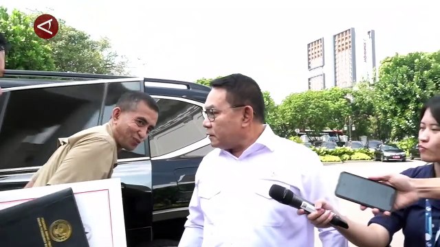Kelakar Prabowo saat ditanya pengganti Menko Polkam dan Menpora