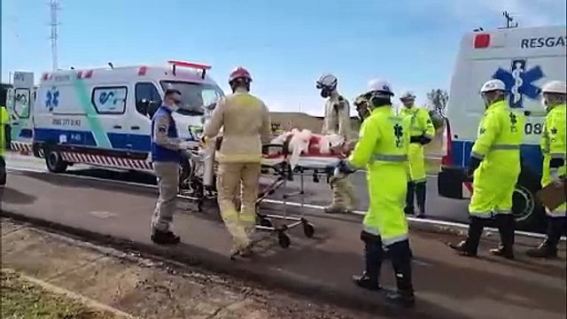 Mulher tem lesões graves após ser atropelada por caminhão na BR-277