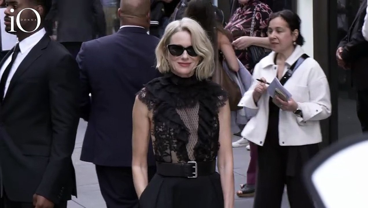 Naomi Watts ipnotizza in total black alla sfilata Ralph Lauren a New York