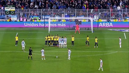 Messi abrió el marcador en el monumental con este golazo de tiro libre | ARG- ECU | 2023
