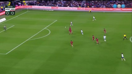 Una caricia de Paredes, el pase de Julián y una definición de Messi para cerrar el estadio | ARG - VEN
