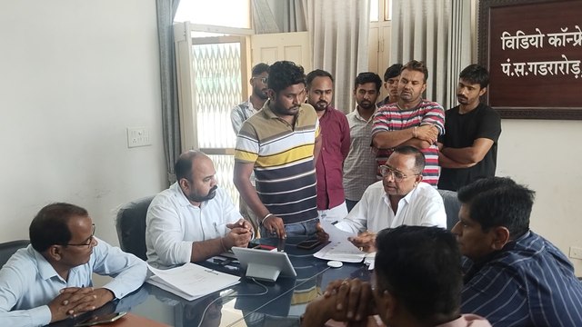 कहीं बिजली की समस्या तो किसी को नहीं मिल रही आवास की किस्त, फ​रियाद करने पहुंचे लोग