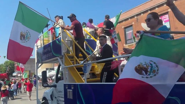 Chicago Mexican Parade Defies Trump-Ordered Federal Presence