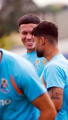 Bednarek já dá toques no português