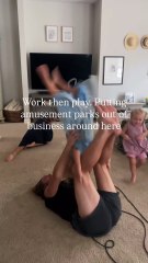 Ce papa est mieux qu'un manège pour ses enfants