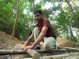 Survival Man Builds Forest House & Cooks Primitive Food