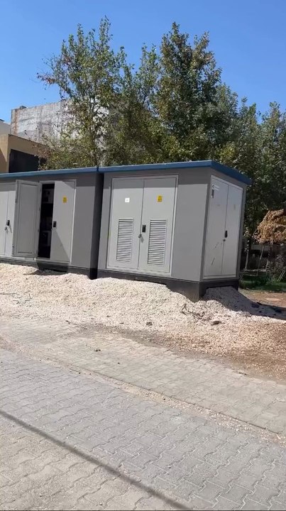 Şanlıurfa’nın Eyyübiye ilçesine bağlı Hayatı Harrani Mahallesi’nde bulunan bazı elektrik panolarının kapılarının açık bırakılması, mahalle sakinlerini tedirgin ediyor.