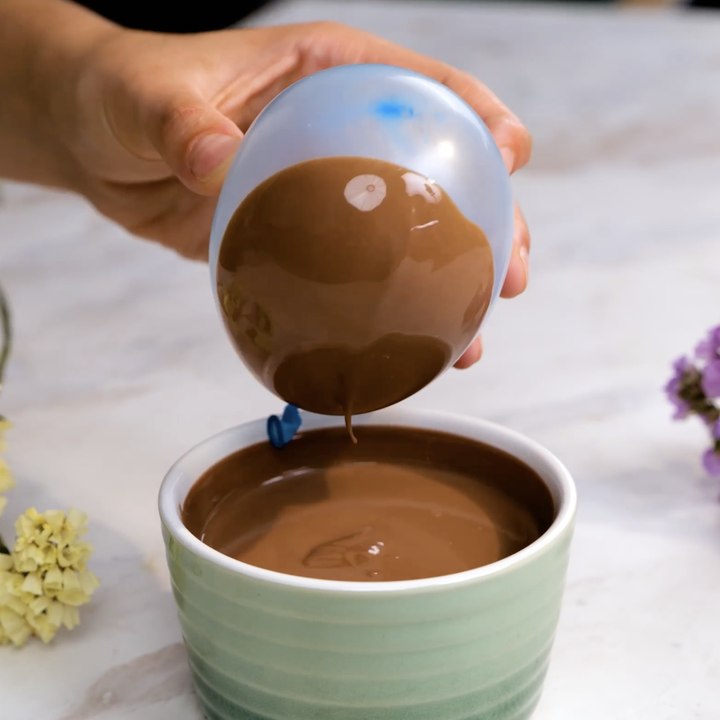 Cool It Like a Chef : Genius Chocolate Hacks ❄️🍫 (en anglais)