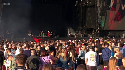 Cities in Dust (Siouxsie and the Banshees cover) - Garbage (live)