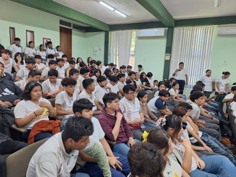 Jóvenes de preparatorias y universidades toman talleres de liderazgo en Yucatán