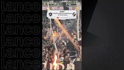 Botafogo x Vasco: arquibancada tem incêndio durante entrada dos times