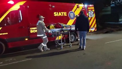 Queda de moto deixa duas pessoas feridas no Bairro Periolo