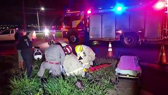 Motociclista sofre lesões moderadas ao colidir contra Fiat Strada na BR-467 em Cascavel
