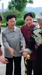 Poor little girl played violin to fund moms treatment, but unexpectedly reunited with tycoon father