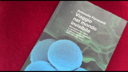 Il mondo invisibile dei microbi e il futuro della nostra specie