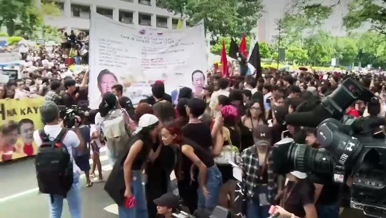 Les étudiants de l'Université des Philippines protestent contre les coupes budgétaires