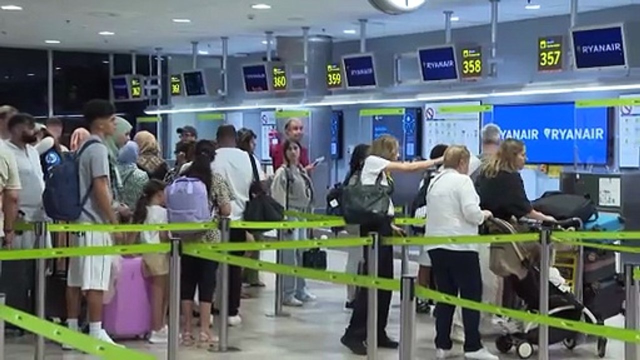Ryanair amenaza con recortar otro millón de plazas el próximo verano si Aena no baja las tasas