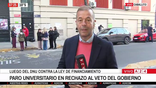 Los docentes universitarios realizan un paro en rechazo al veto de Milei