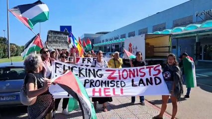 Israeliani in vacanza, nuova protesta nell'aeroporto di Olbia: ?Palestina libera?