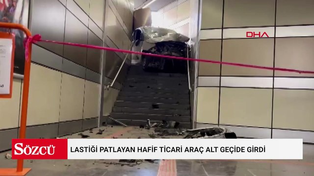Lastiği patlayan hafif ticari araç alt geçide girdi