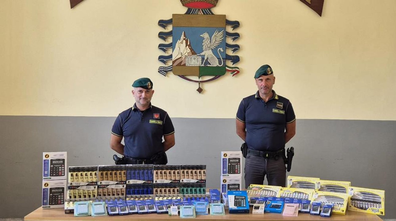 Contraffazione nel Napoletano: sequestrati oltre 150mila tra articoli scolastici, giocattoli e falsi SSC Napoli (12.09.25)