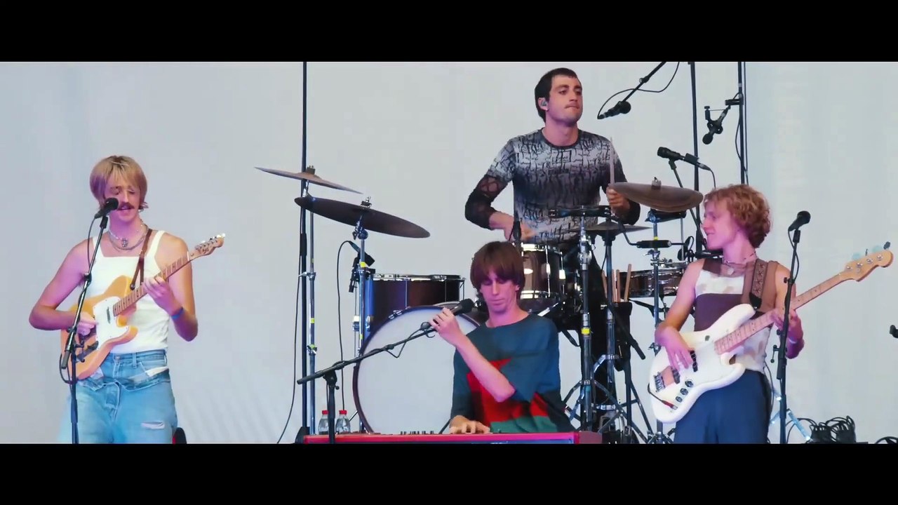 Parcels chante "Hideout" à Rock en Seine