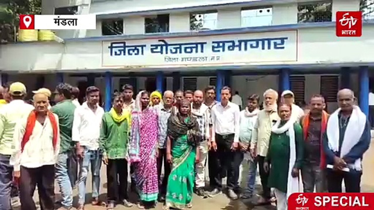 मंडला के ग्रामीणों का दर्द, नाले के पानी से बुझा रहे प्यास, ऊबड़-खाबड़ रास्तों से गुजरते बच्चे