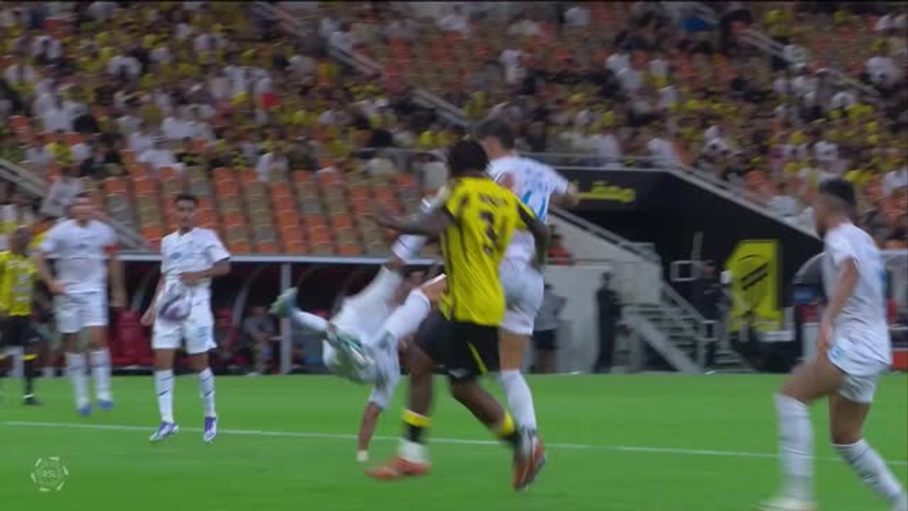 Poacher Bergwijn continues good form for Saudi champions