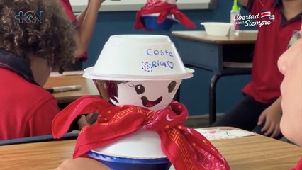 Del cartón al reciclaje: así evolucionan los faroles que iluminan la independencia en Costa Rica