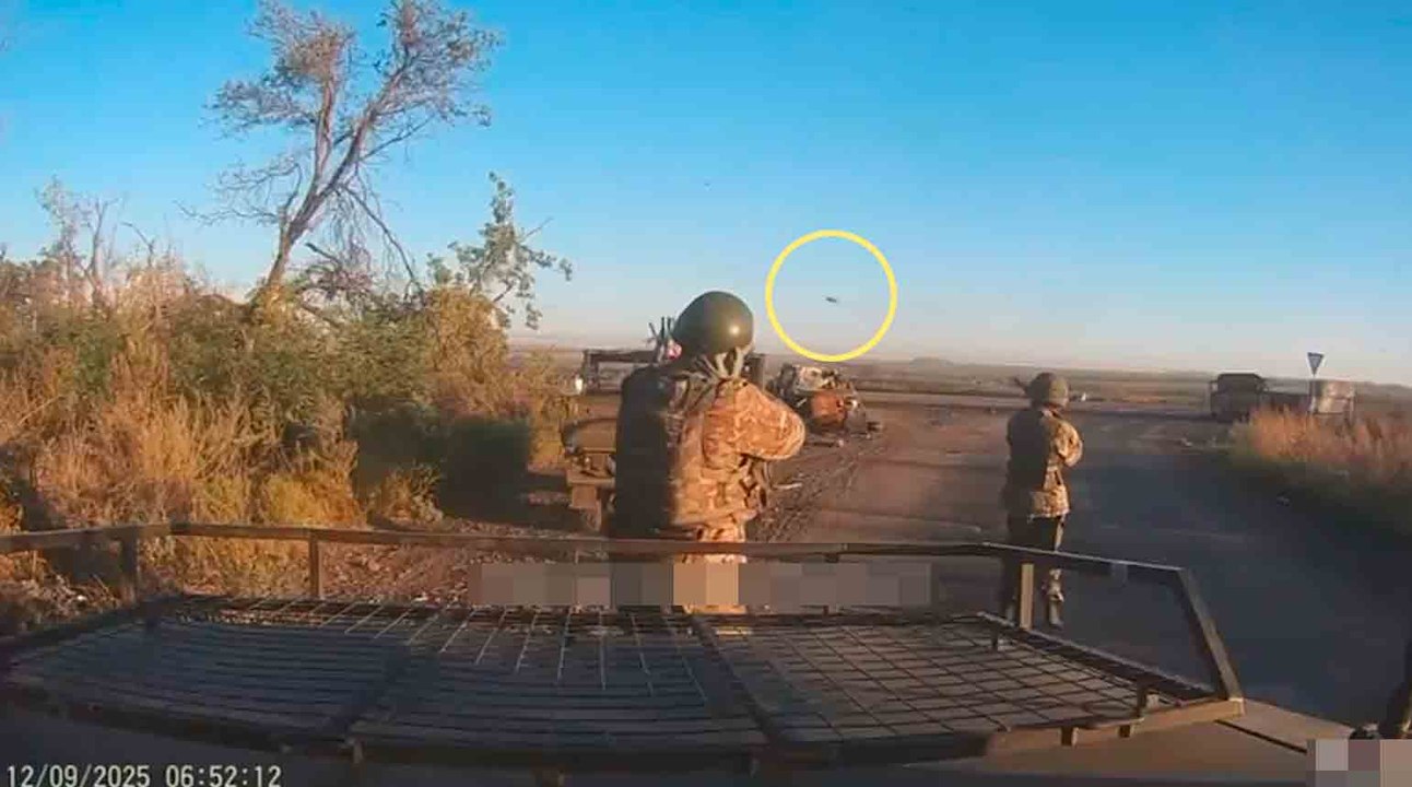 ウクライナのドローンがロシアの車列を阻止し、兵士たちにパニックを引き起こす！