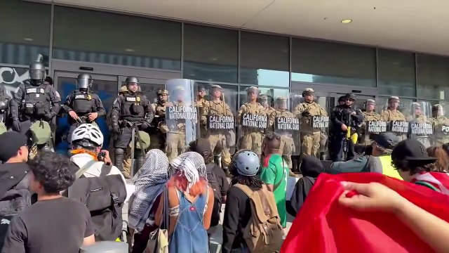 Fully armed force and national guards outside of federal building