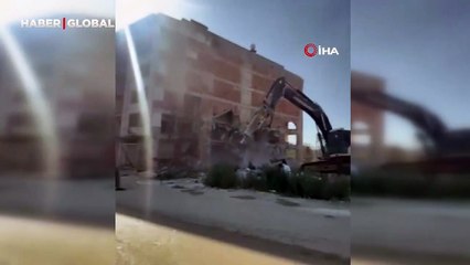 Hatay'da ölümden saniyelerle kurtuldu