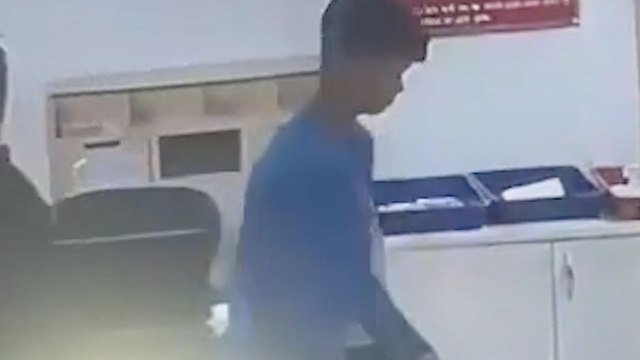 बैंक से 30 सेकंड में चोरी, CCTV में कैद वारदात