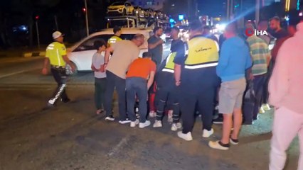 Orhangazi'de yolun karşısına geçmek isteyen kişiye araç çarptı